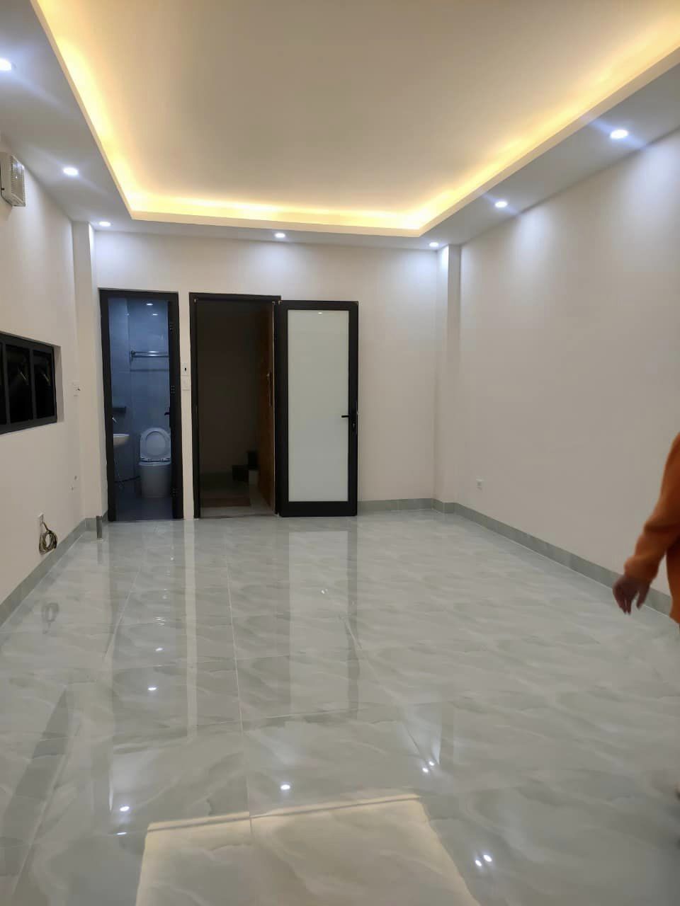 Nhà mặt ngõ Tự Do, kinh doanh sầm uất, 40m2 x 5T thang máy, giá 13.1 tỷ