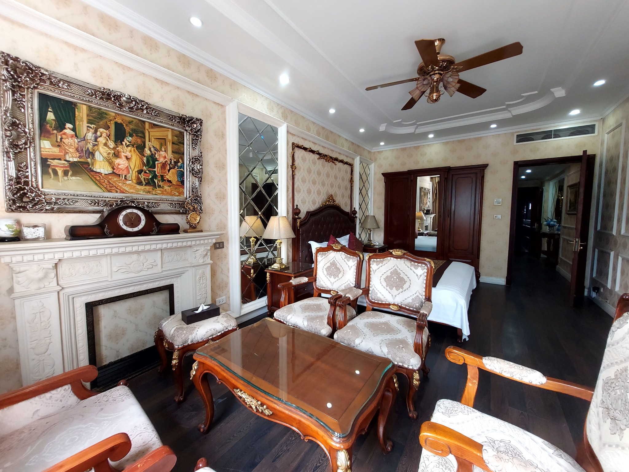 Bán khách sạn mặt phố Trần Duy Hưng 80m2 8 tầng 17 PN Siêu đẹp và đẳng cấp 0944523668