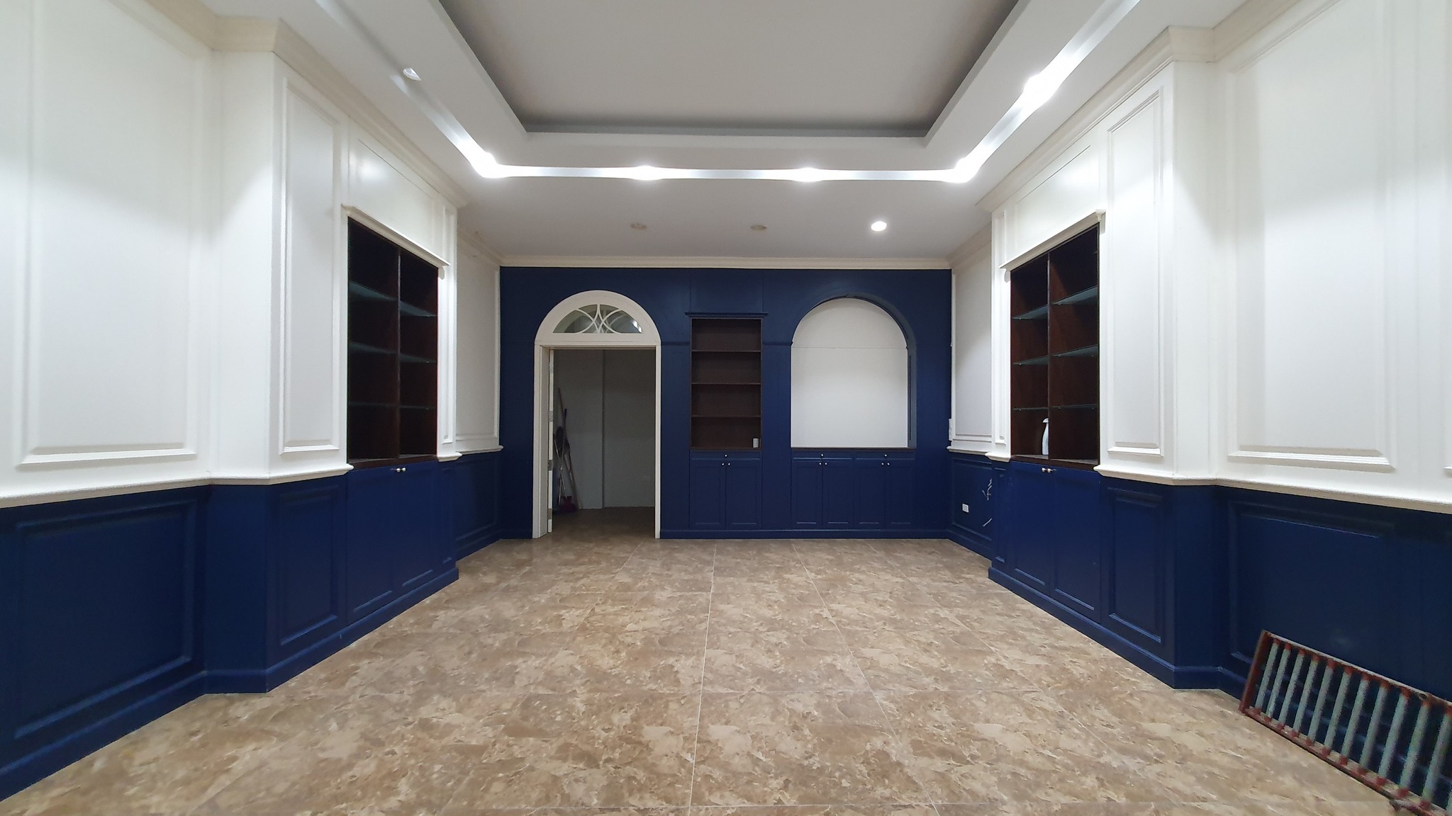 Bán nhà mặt phố Trung Kính 64m2 vỉa hè 100m2 7 tầng mặt tiền rộng ở ngay KD