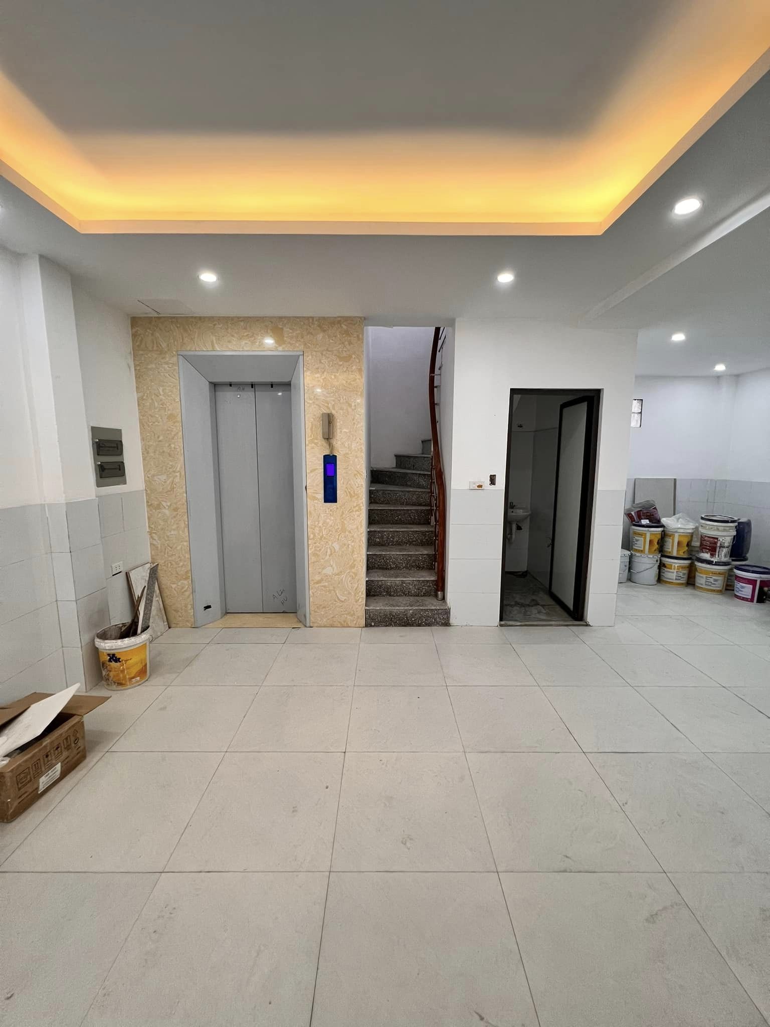 CHỦ ĐỊNH CƯ HOA KỲ CẦN BÁN NHÀ GẤP - HOÀNG NGÂN- CẦU GIẤY-MỚI HOÀN THIỆN- 8 PHÒNG KHÉP KÍN- DÒNG TIỀN 500TR/NĂM