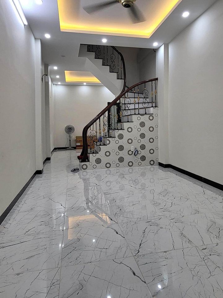 Giảm chào 100 triệu, Nhà mới Khương Trung 33m2, 4pn, cách ô tô 15m, chỉ 3,7 tỷ.