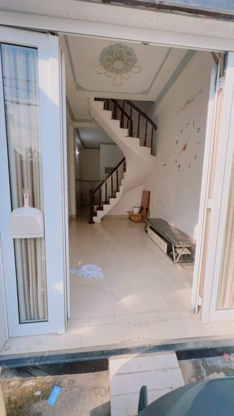 Bán nhà HXH đường Nguyễn Văn Quá , Quận12, 30m2, 2PN, giá 2 tỷ 7 TL.