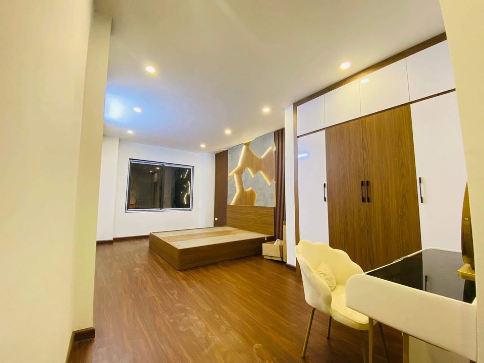 Bán nhà siêu đẹp Lạc Long Quân, Cầu Giấy, 36m, 5 tầng, lô góc, 3 thoáng , giá 5 tỷ.