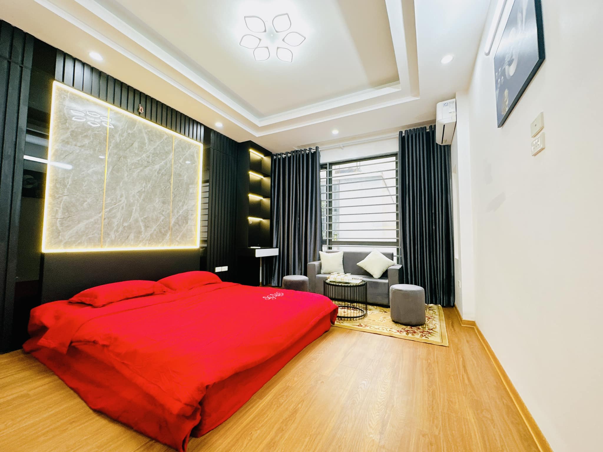 Bán tòa nhà CCMN, Dương Quảng Hàm, Cầu Giấy 50m, 6 tầng ,10 phòng, DT 60 triệu 1 tháng, giá 7 tỷ 5.