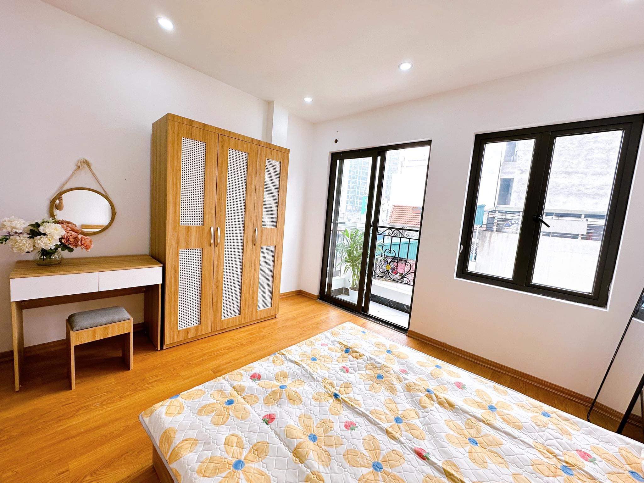 Bán tòa nhà CCMN, Thụy Khuê, Tây Hồ, 45m, 5 tầng, 10 phòng, DT 50 triệu 1 tháng, giá 6 tỷ.