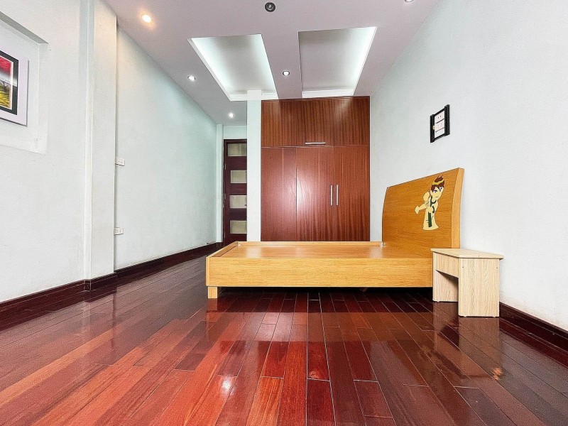 Bán nhà riêng lạc Long Quân, 50m Hồ Tây, 4 tầng đẹp. LH: Địa Thủy Sư Trần Thọ