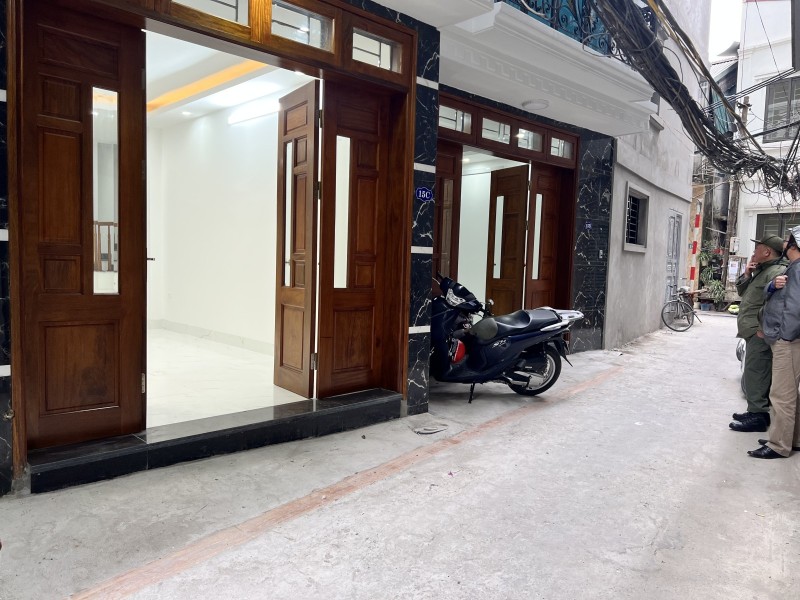 Bán nhà riêng Xuân La, 33m2 ô tô đỗ cửa. LH: Địa Thủy Sư Trần Thọ