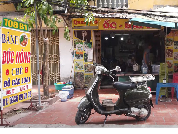 Quán bánh đúc nóng Trung Tự nằm trong khu tập thể, có địa chỉ ở số 108B1 banh-duc-nong-trung-tu-1