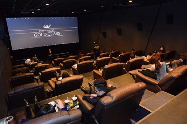 Có rất nhiều review khen chê về rạp CGV Bà Triệu rap cgv ba trieu 5