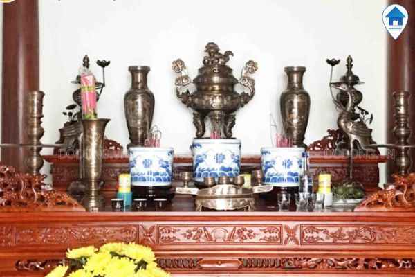 Việc đặt đỉnh đồng hay không tùy thuộc vào quan niệm từng nhà co-nen-de-dinh-dong-tren-ban-tho-gia-tien