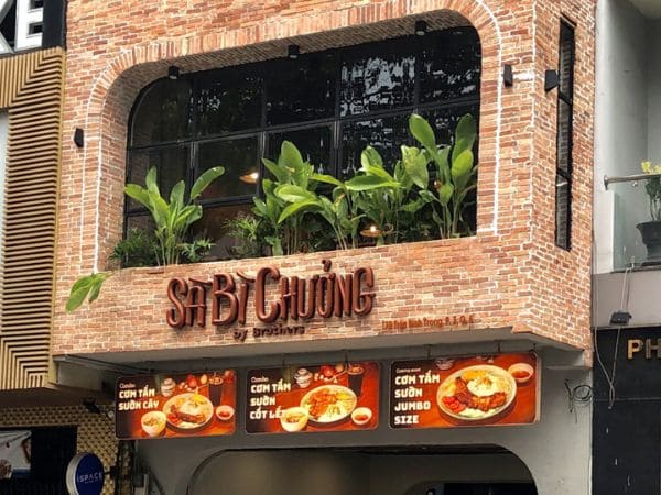 Cơm tấm Sà Bì Chưởng Sài Gòn tọa lạc tại com-tam-sa-bi-chuong-sai-gon-1