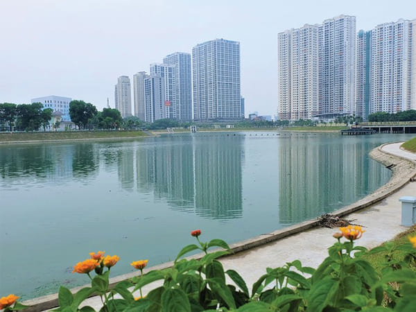 Công viên Hoà Bình có hồ điều hoà rộng lớn Hồ điều hoà ở công viên Hoà Bình