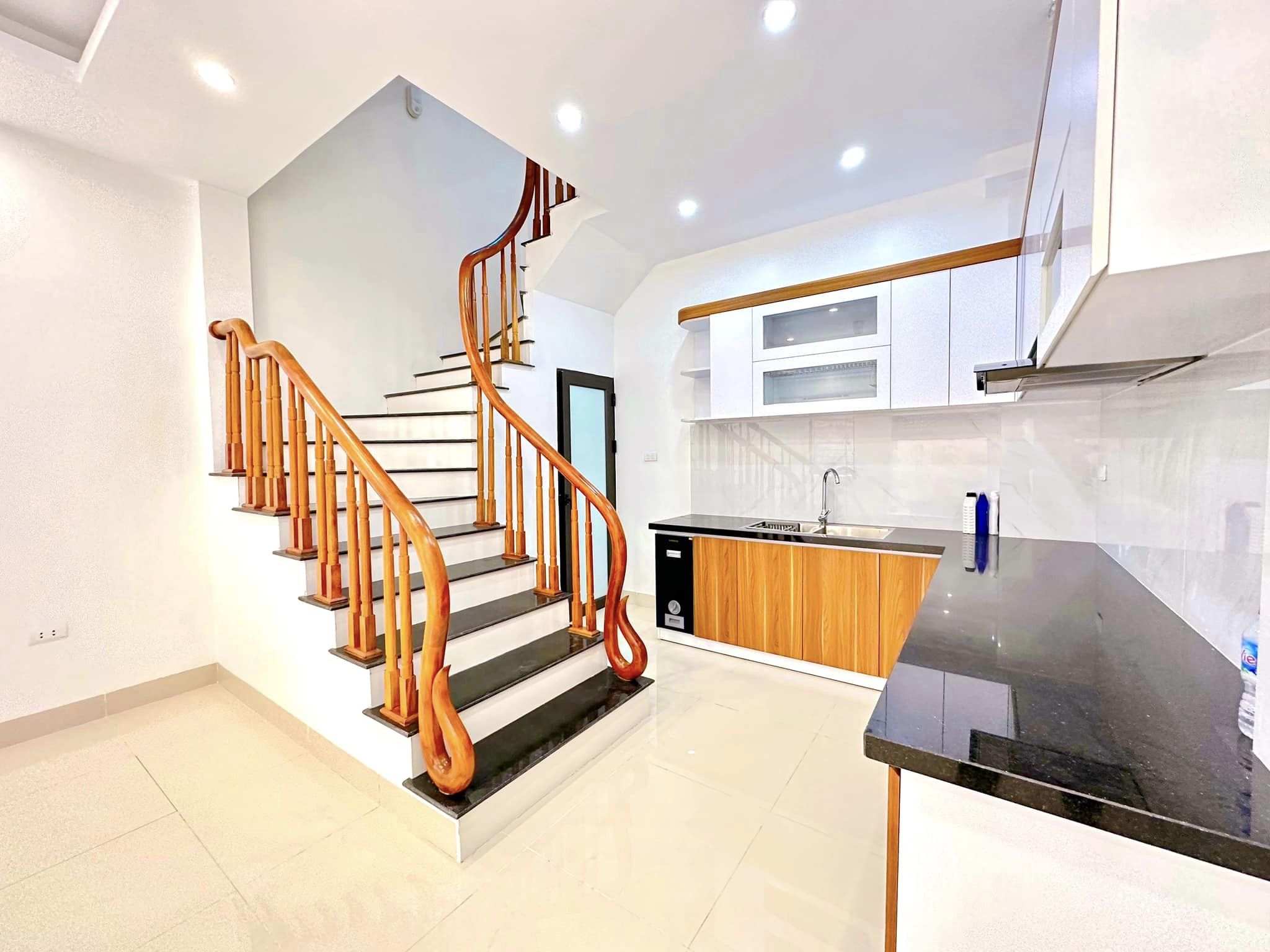 Đón chủ mới, Lê Lợi CẠNH CHỢ HÀ ĐÔNG, K.DOANH ĐỈNH Ối người cần 30mx5T