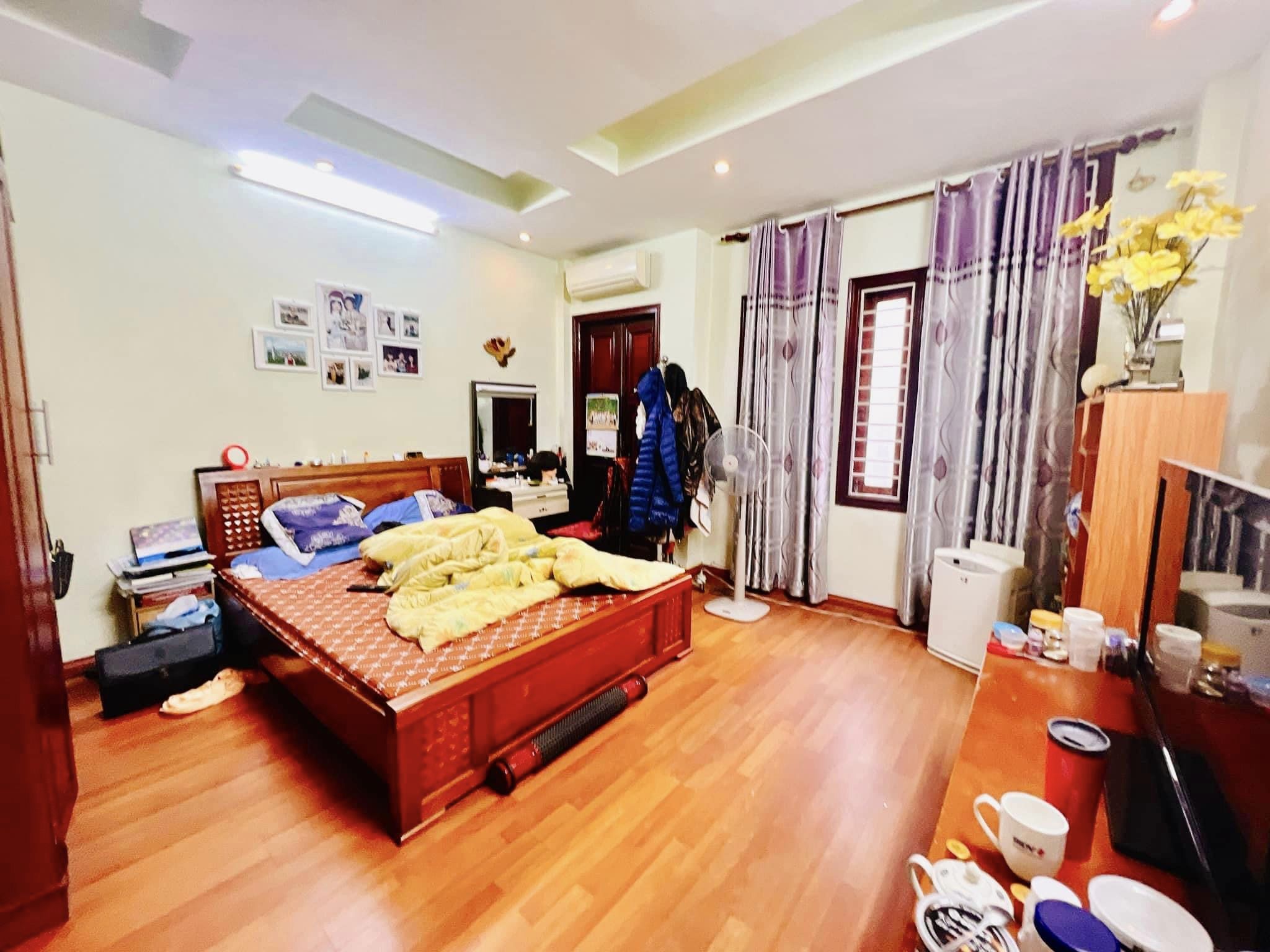 Giảm 1 tỷ Bán Nhà 50m 5T Phố Dương Quảng Hàm, Cầu giấy Ô tô 6,x tỷ