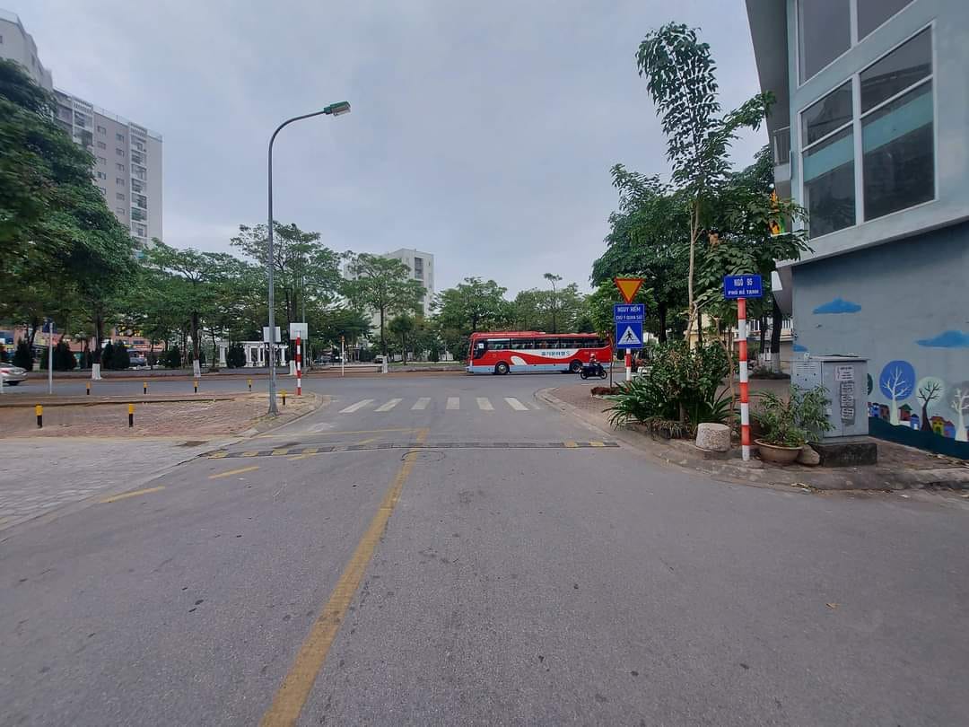 CỤC SỐC.. KO THỂ TIN ĐƯỢC MẶT PHỐ KINH DOANH CHỈ 2, 4 TỶ ( SÀI ĐỒNG, HÀ NỘI)