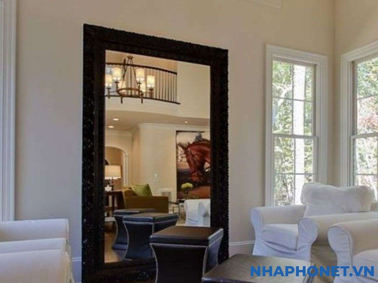 guong-doi-dien-cua-ra-vao