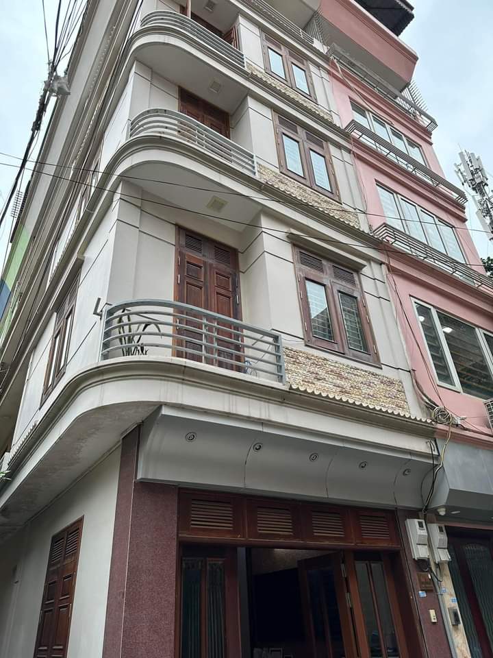 BÁN NHÀ CẦU GIẤY LÔ GÓC- PHÂN LÔ - OTO TRÁNH-SÁT PHỐ  - NHÀ ĐẸP - THOÁNG-CỰC HIẾM-AN NINH CỰC TỐT. Nhà lô góc c