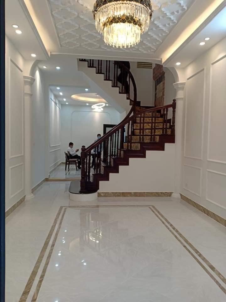 CỰC HIẾM QUẬN HAI BÀ - TRƯỚC NHÀ Ô TÔ TRÁNH - NHÀ VIEW HỒ RẤT ĐẸP