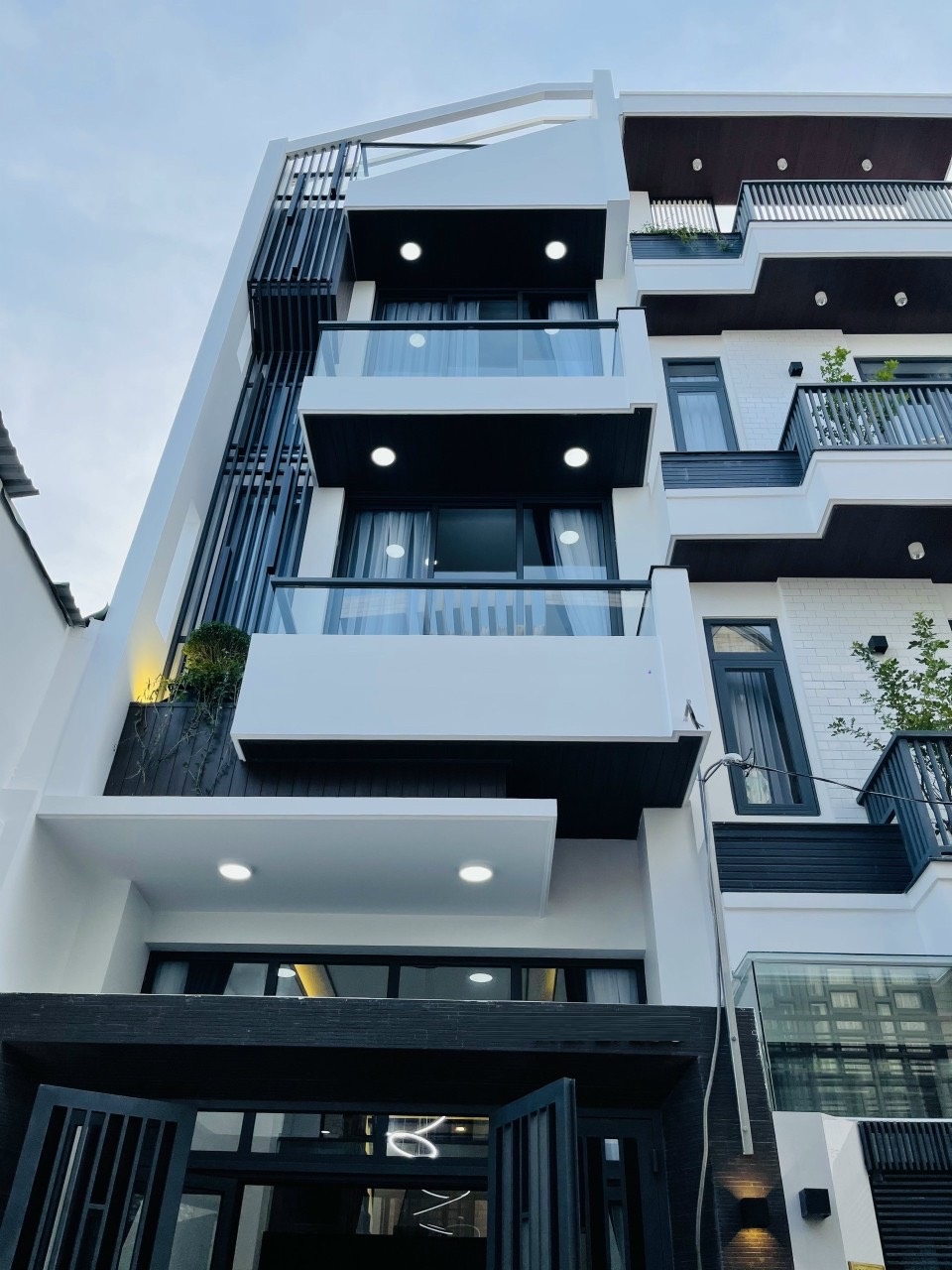 Bán nhà HXH 5m, đường số Lê Đức Thọ, P6, 4x16, 5 tầng, giá 7,5 tỷ tl