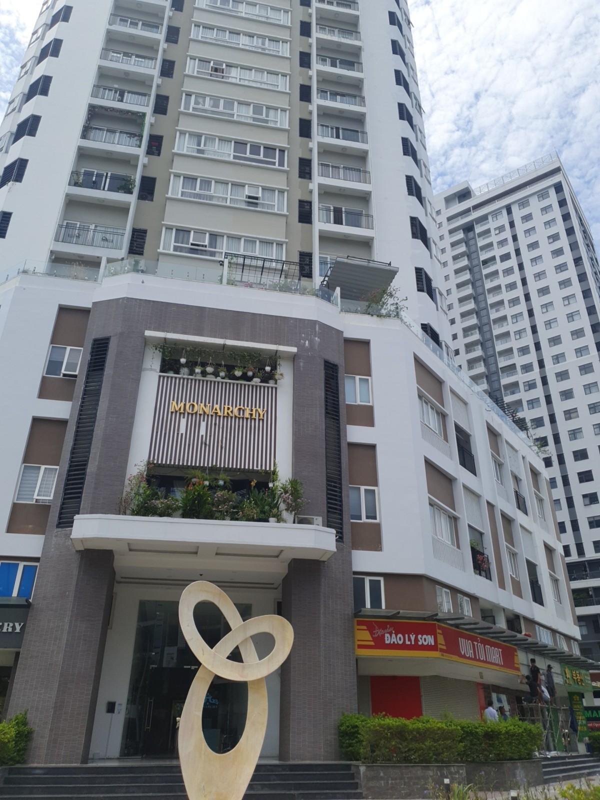 Cần bán căn PENTHOUSES MONARCHUY đường Trần Hưng Đạo. Q Sơn Trà. Thiết kế DUPLEX đẳng cấp