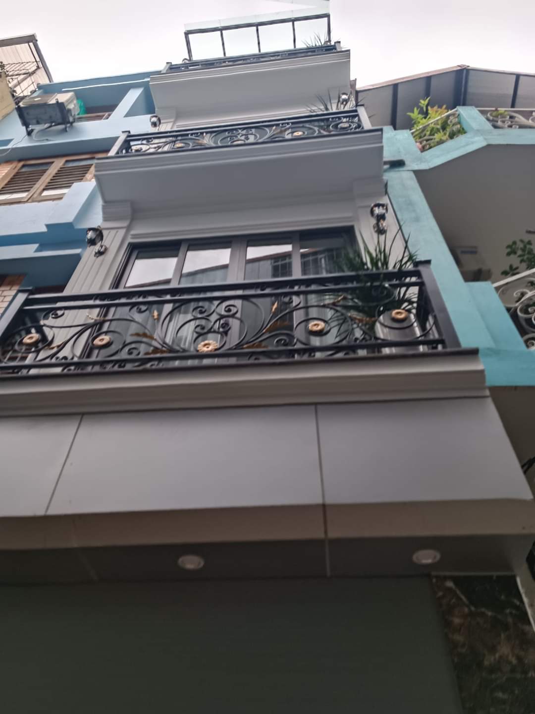 bán nhà 5 tầng ngõ 98 Thái Hà ô tô đỗ cửa DT 41 m2, 6,5 tỷ.