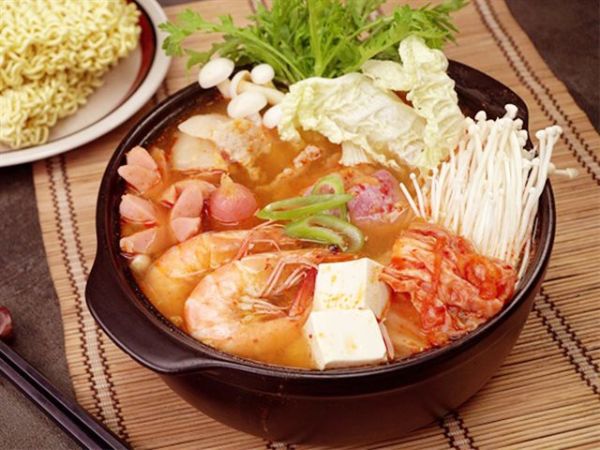 Món lẩu kim chi bắt mắt và đậm vị kim chi cay nồng nha-hang-ga-nollowa-5