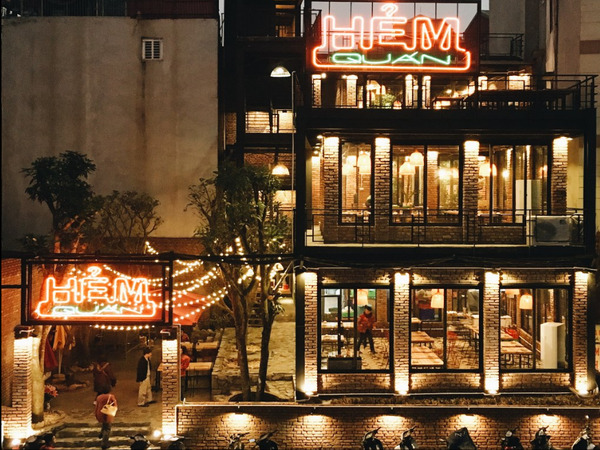Tên gọi "Hẻm Quán Xã Đàn" mang những đặc trưng của cuộc sống ở Sài Gòn nha-hang-hem-quan-xa-dan