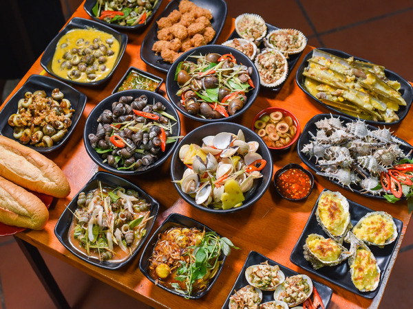 Đồ ăn tại Ốc Trang Hải Phòng ngoài các món về ốc thì có đa dạng các loại hải sản khác oc-trang-hai-phong-2