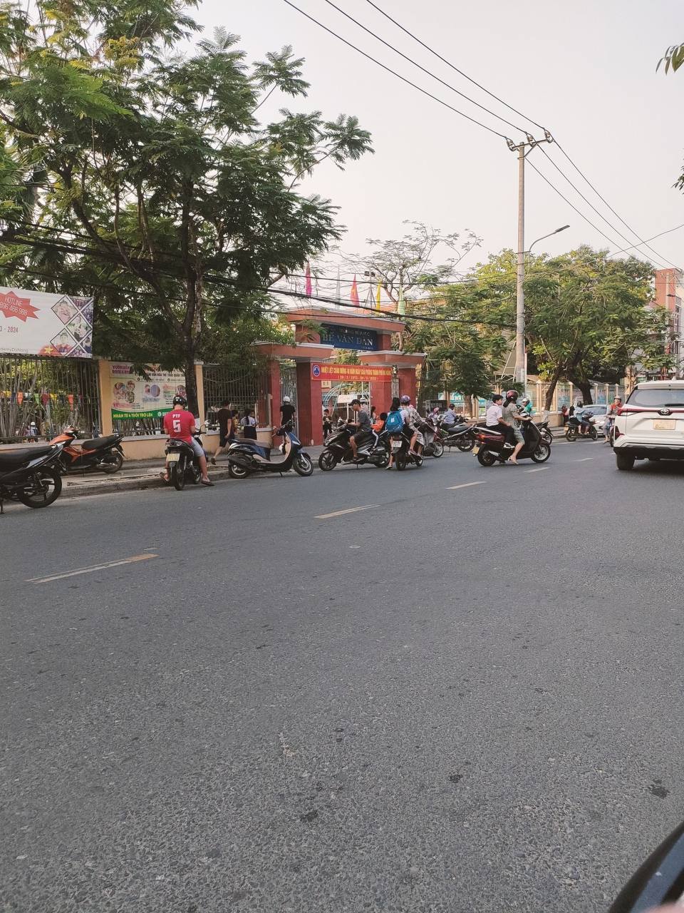 BÁN Nhà Kiệt 427 Hà Huy Tập, 60m2, giá Chỉ 2 Tỷ 100 vào ở ngay. Giá Cực HOT HOT HOT!!!