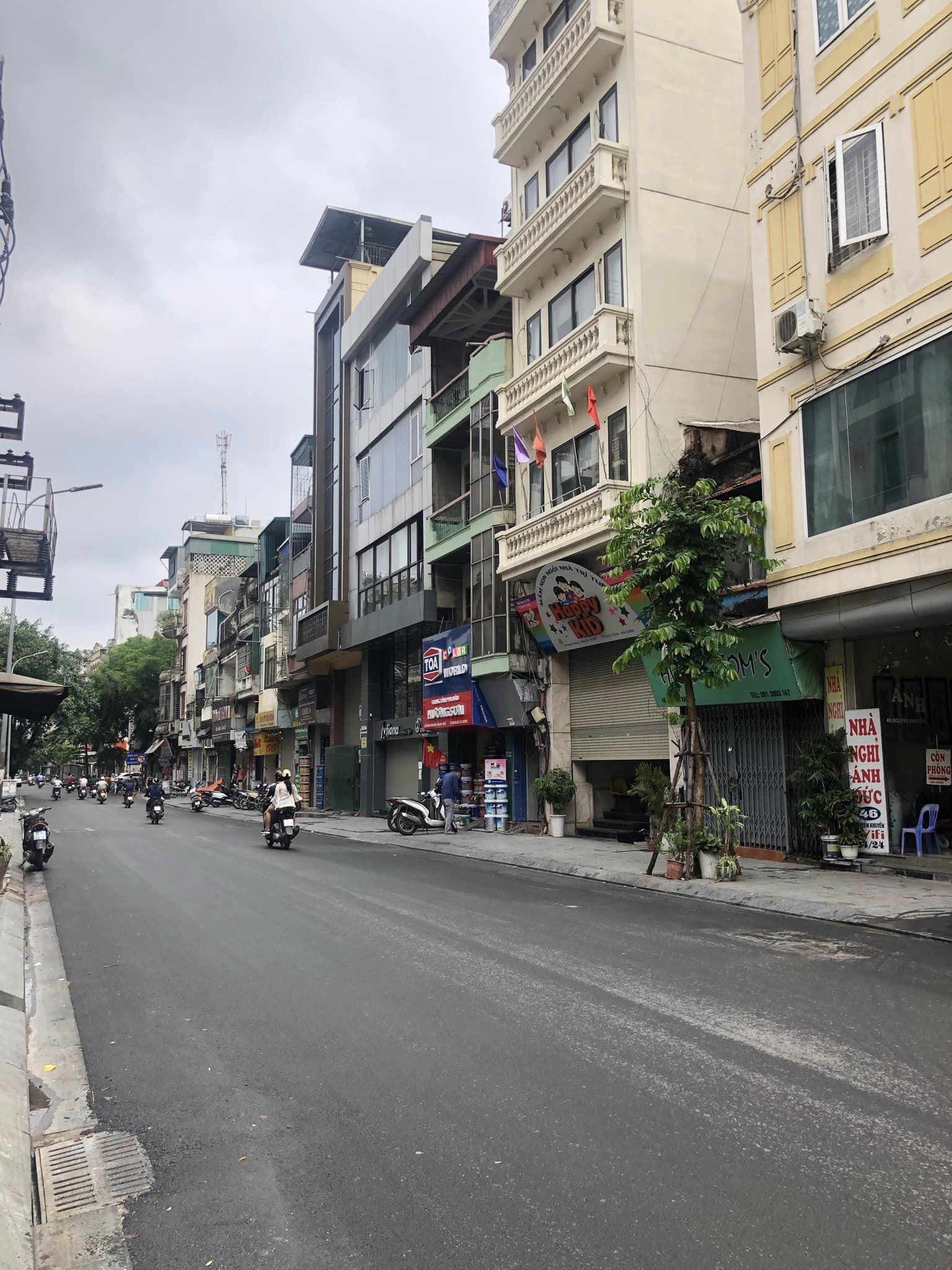 Mặt Phố Nguyễn Khuyến_KD Cực Đỉnh_Nhà Đẹp Ở Luôn_Vị Trí Đắc Địa_Vỉa Hè_60m2 4 Tầng 15,5 Tỷ