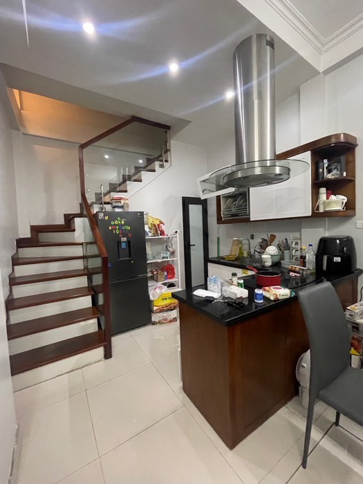 Nhà Ba Đình Đường Bưởi ô tô đỗ cửa, kinh doanh, 10 mét ra phố, hơn 4 tỷ, nhà đẹp ở luôn.