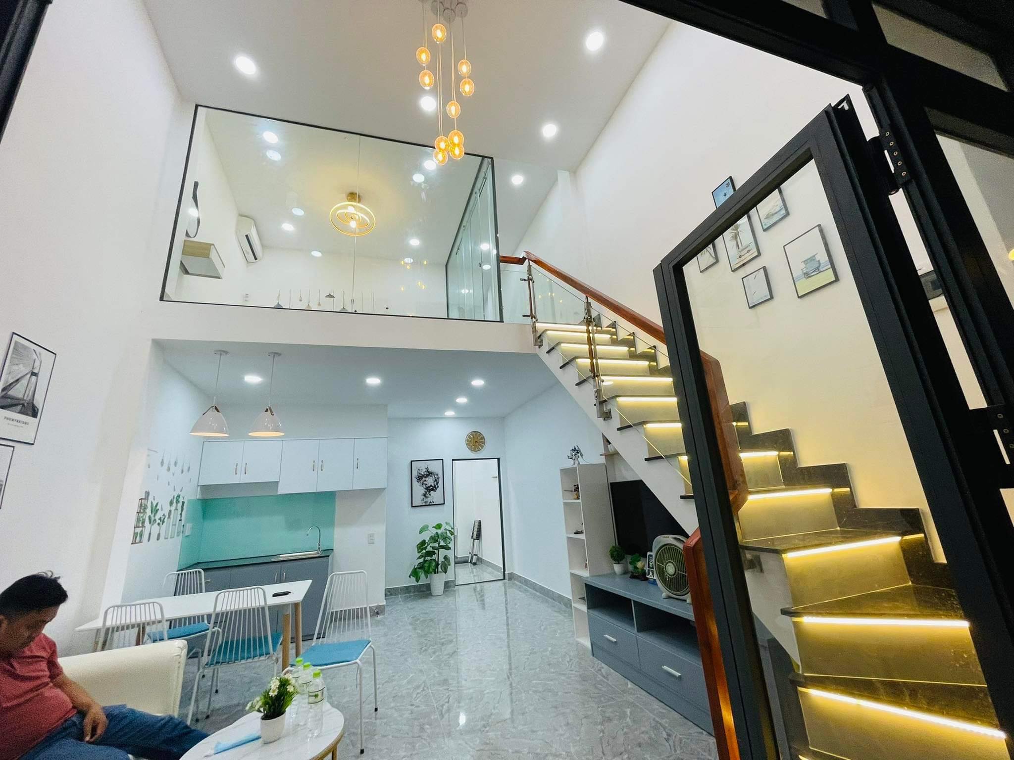 Nhà đẹp Phạm Văn Bạch, 4,1mx9,5m, 3,3 tỷ, 2 tầng.