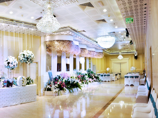 Với 8 sảnh tiệc lớn, trung tâm tổ chức sự kiện Season có thể phục vụ lên tới 2000 khách tham dự trung-tam-to-chuc-su-kien-season-1