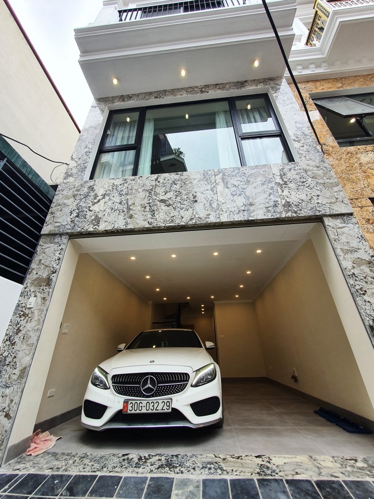 Bán nhà Thạch Bàn nhỉnh 5 tỷ, 65m2, 5 tầng, gara Ô TÔ, gần Aeon Long Biên