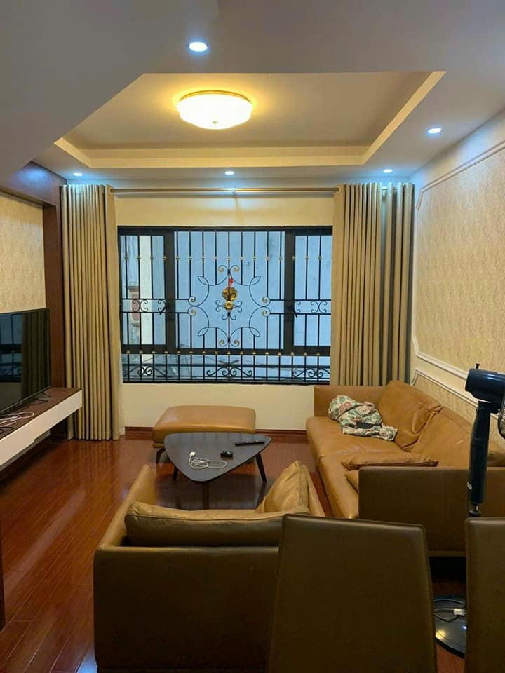 Bán nhà phố Lạc Long Quân, 45m2, mt 4.5m , 5 tầng , 3.97 tỷ