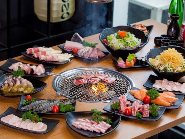Các set buffet tại Yakimono phục vụ đa dạng các món thịt bò, lợn, hải sản yakimono-vincom-tran-duy-hung-4