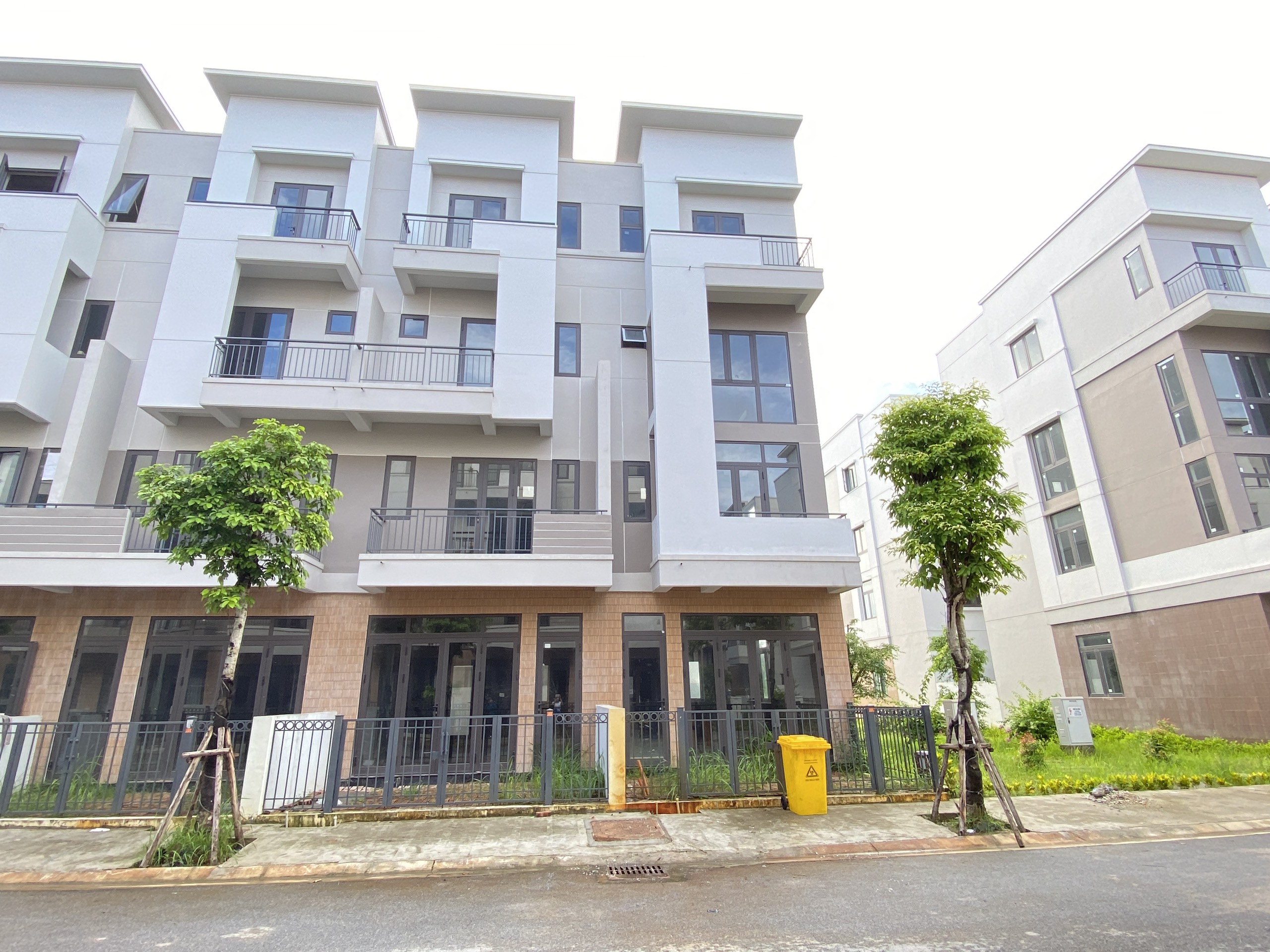 Chính chủ cần tiền bán gấp nhà 4 tầng vị trí đẹp buôn bán kinh doanh sầm uất.