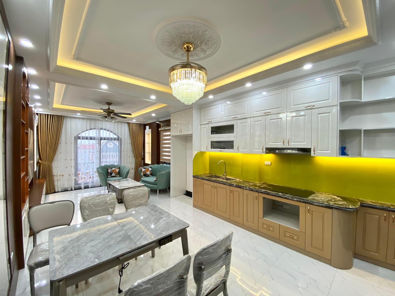 Nhà đẹp trung tâm Bồ Đề, 50m,4 tầng, KD,10 ô tô tránh, nhỉnh 3 tỷ