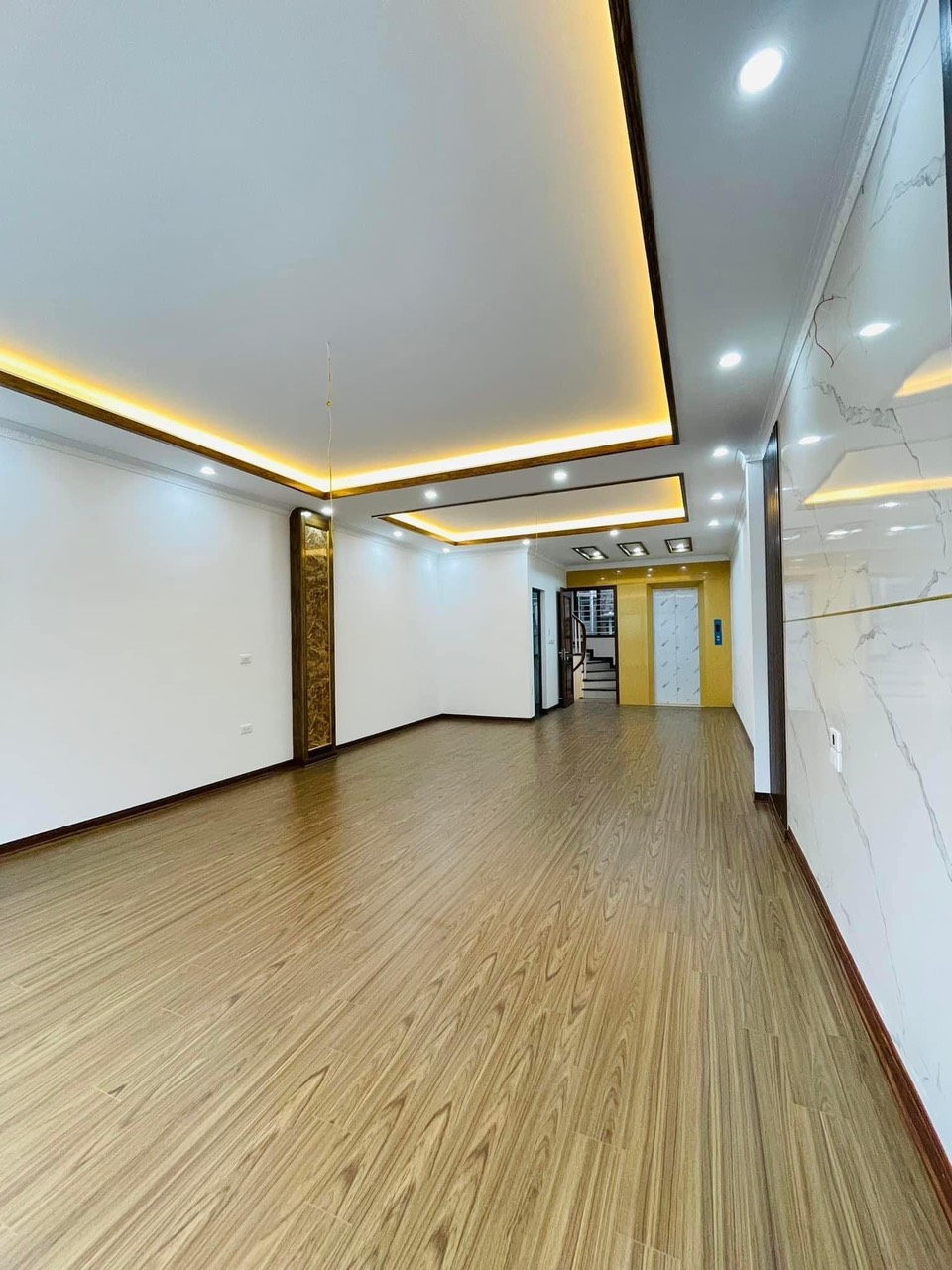 Bán nhà Nam Dư, 50m x 5T x 6.5 tỷ, MT 4.5, Ô TÔ VÀO NHÀ - LÔ GÓC