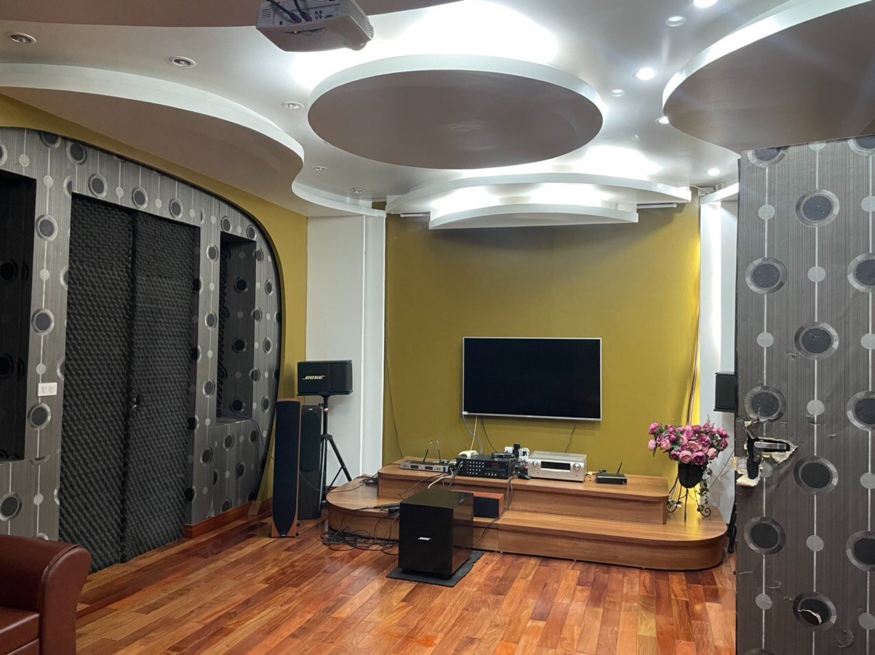 MẶT PHỐ HOÀNG QUỐC VIỆT - KINH DOANH ĐỈNH - DÒNG TIỀN LỚN