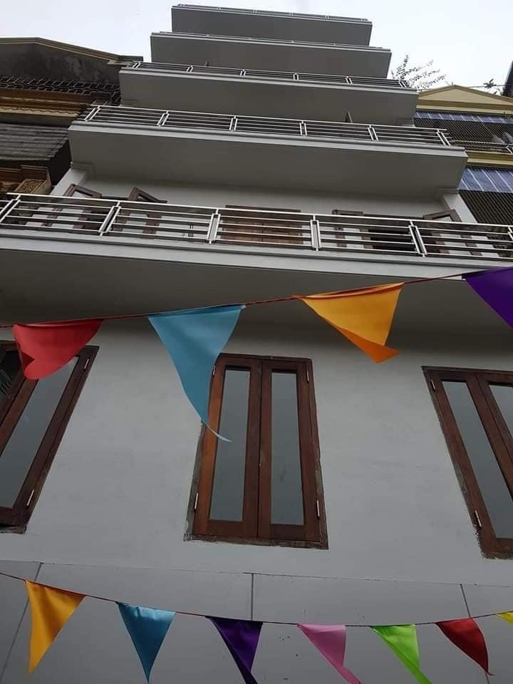 Nguyễn Ngọc Nại 80mx8 tầng-thang máy-gara o tô-ngõ thông ở ngay nhà đẹp dân trí cao