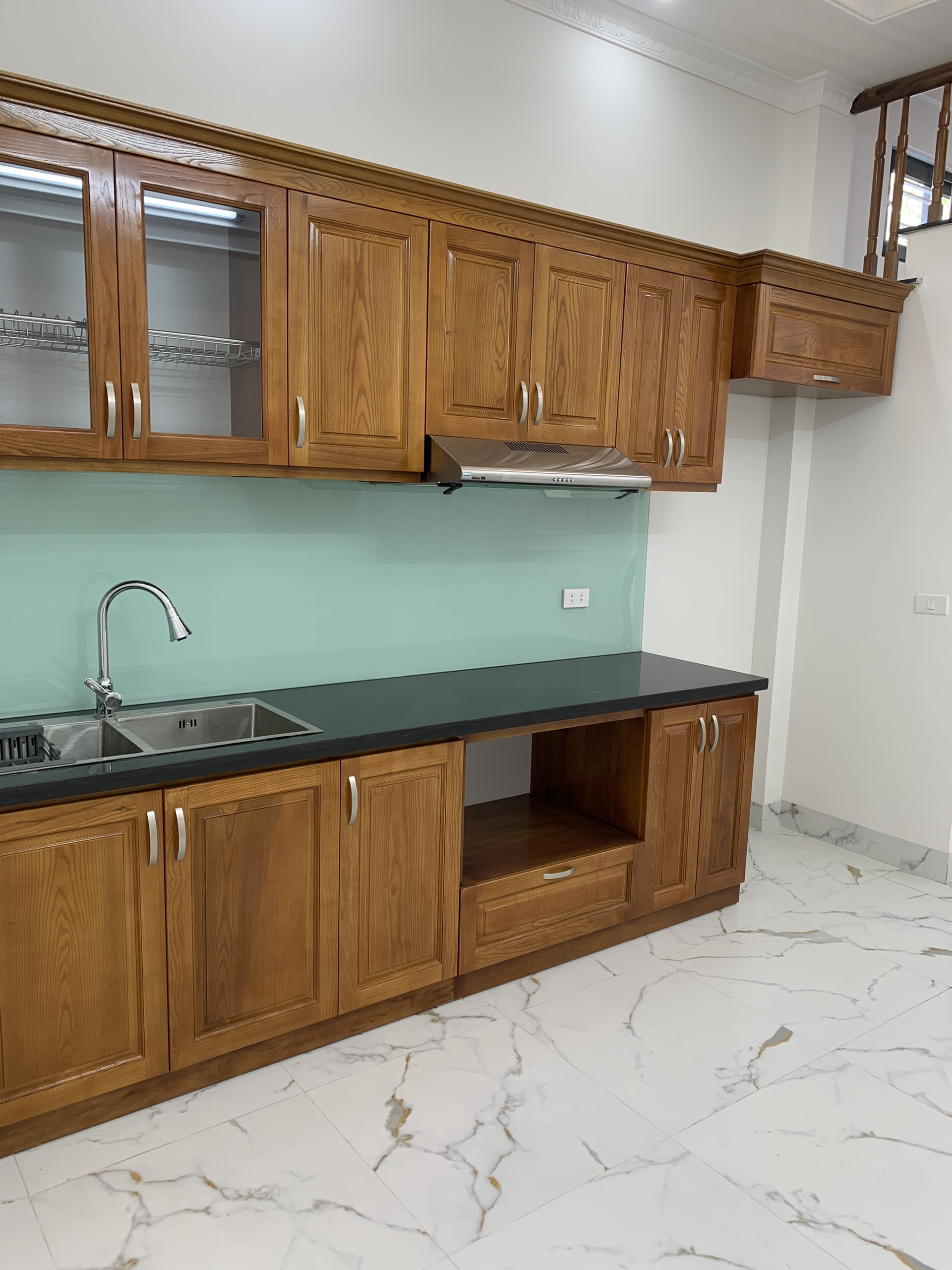 Nhà 5 tầng 40 m2 đối diện AEON Long Biên, giá 3.98 tỷ