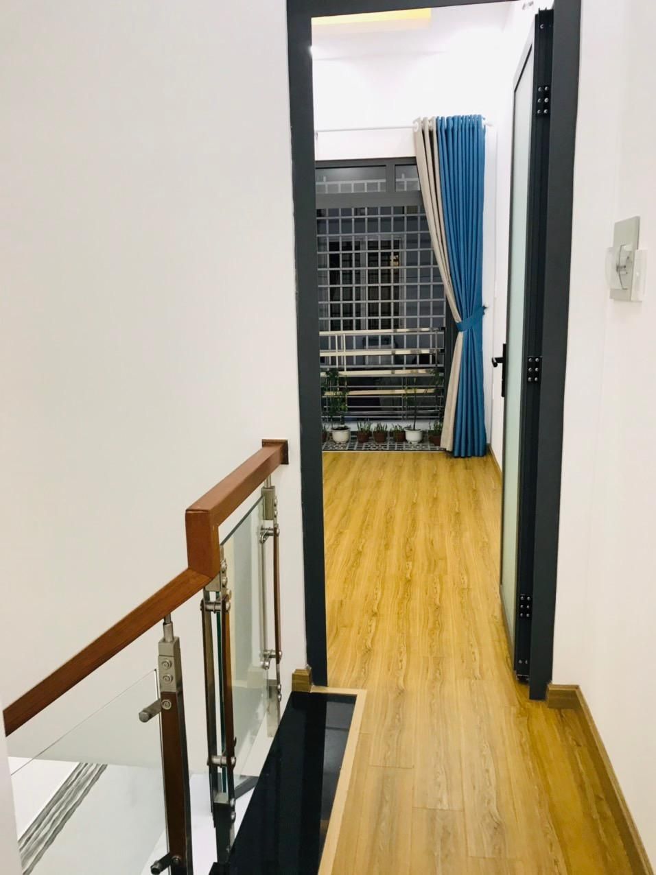 nhà gần PHAN XÍCH LONG PHÚ NHUẬN 3 TẦNG giá 2,4 tỷ ,