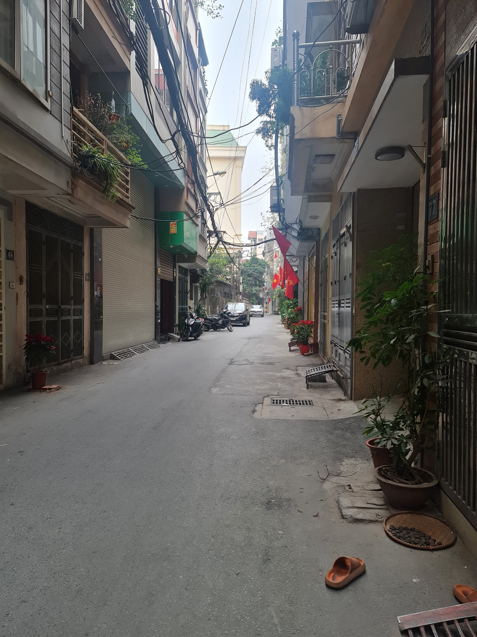 Bán nhà Thái Thịnh 62m²,ô chờ thang máy, 9 phòng khép doanh thu 40t/ tháng , giá 6tỷ2