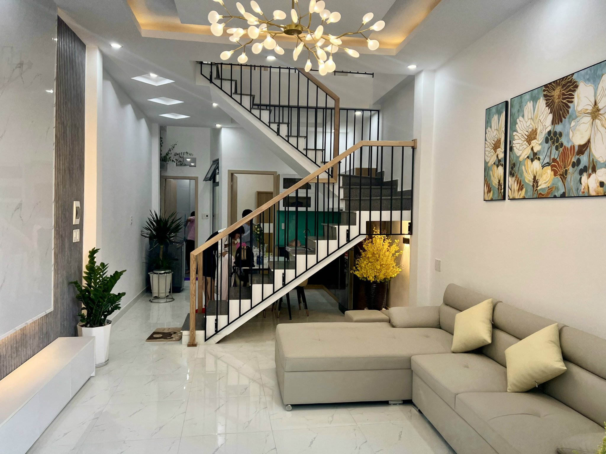 NHÀ ĐẸP FULL NỘI THẤT XỊN SÁT ĐƯỜNG TRẦN CAO VÂN GIÁ HẠT DẺ