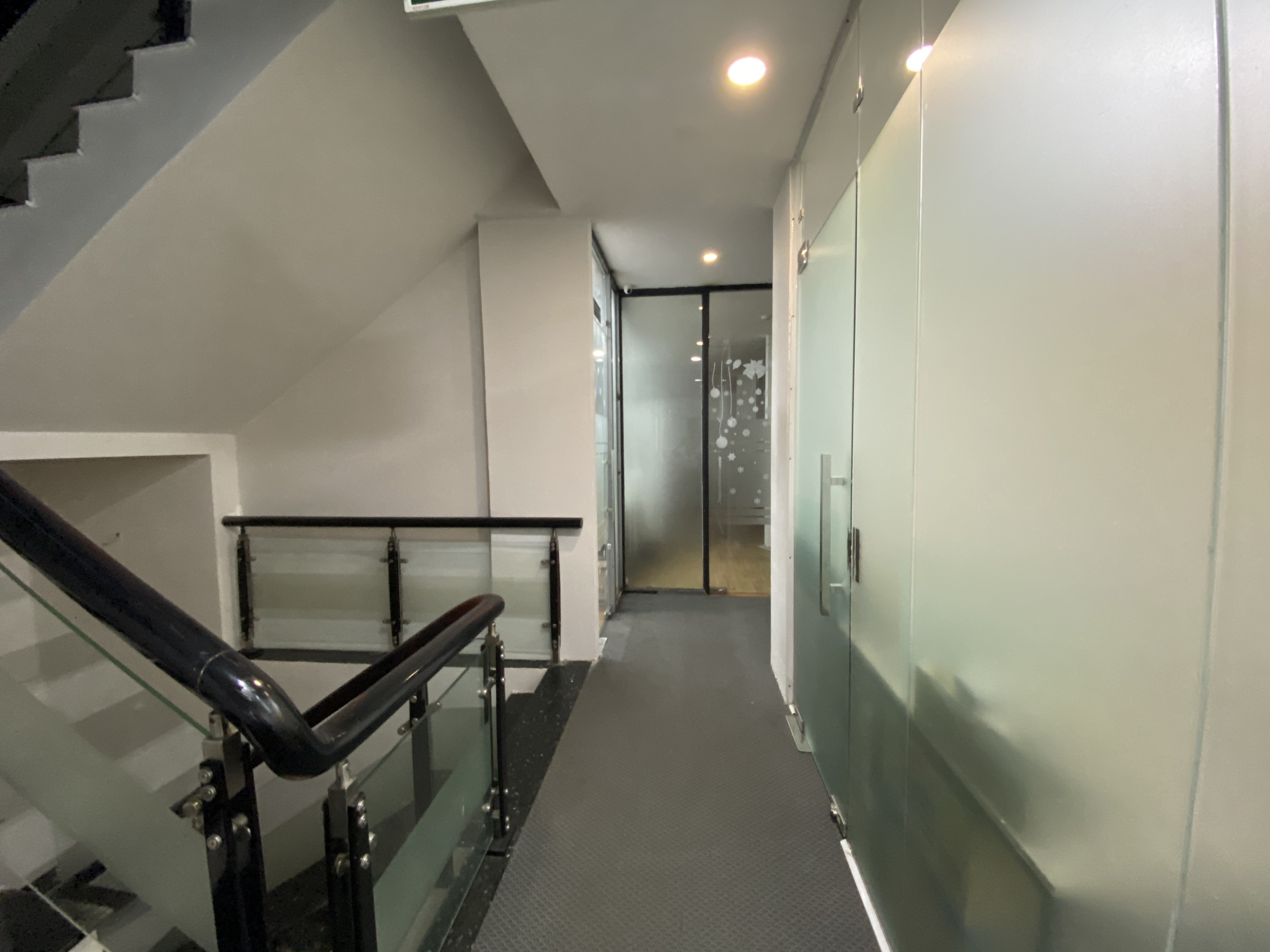 Cho thuê mặt bằng toà nhà văn phòng đường Lý Tự Trọng Q1 có nhiều diện tích phù hợp với văn phòng hoặc vp đại diện