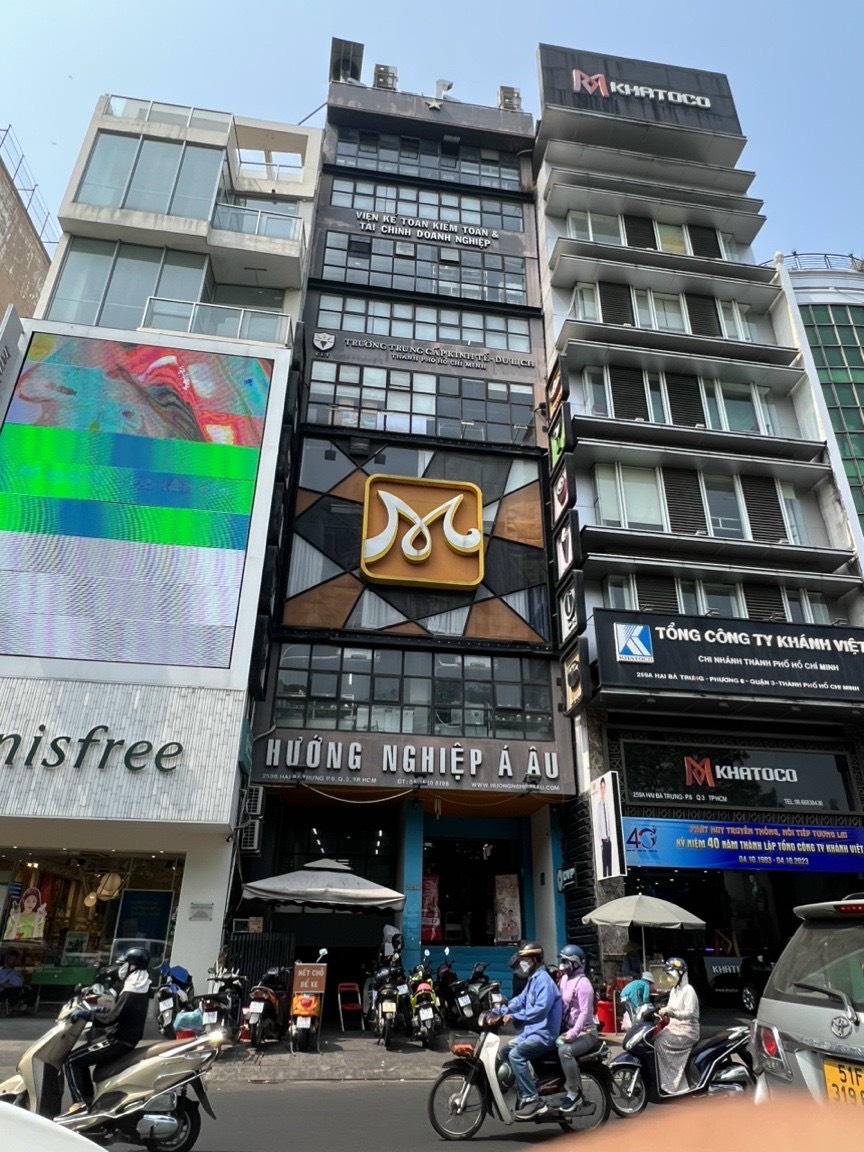 HÀNG HOT-BÁN NHÀ TẠI ĐƯỜNG PHẠM NGỌC THẠCH FULL NỘI THẤT SANG TRỌNG. DIỆN TÍCH:3.2X13M.