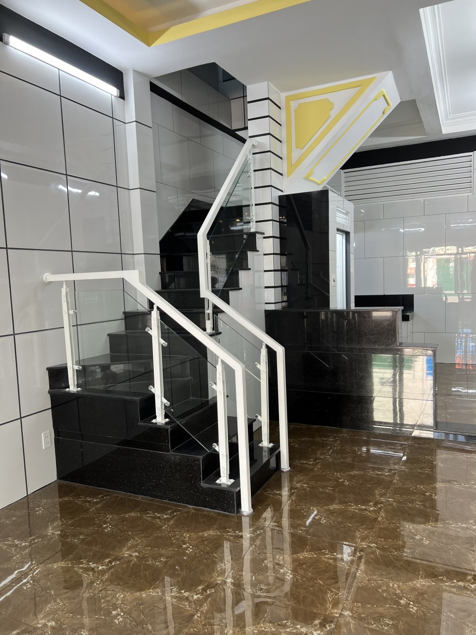 Nhà mới tiện vào ở ngay. Bán gấp nhà HXH Lò Siêu, P.12, Q.11 - Với 8.3 tỷ