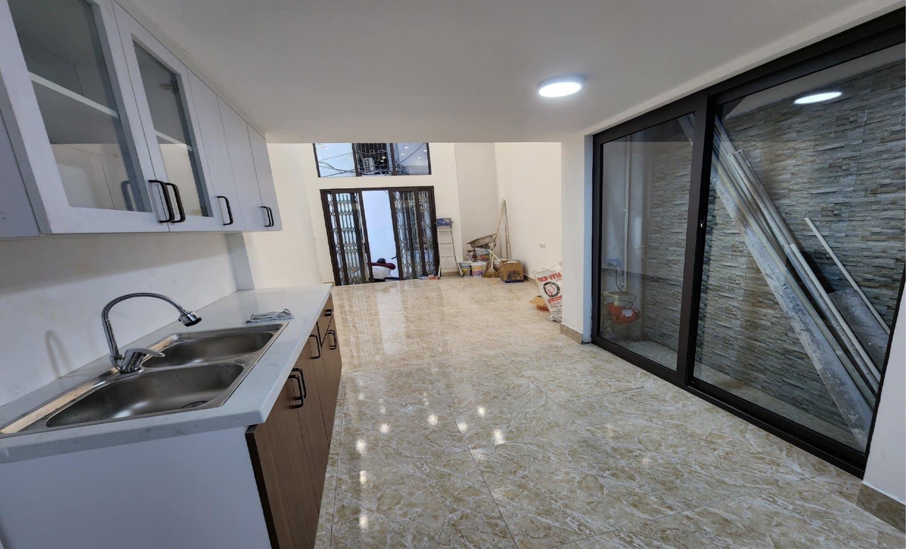 Bán nhà Giải Phóng, 43m x 5T x 4 tỷ, NHÀ ĐẸP - Ở LUÔN