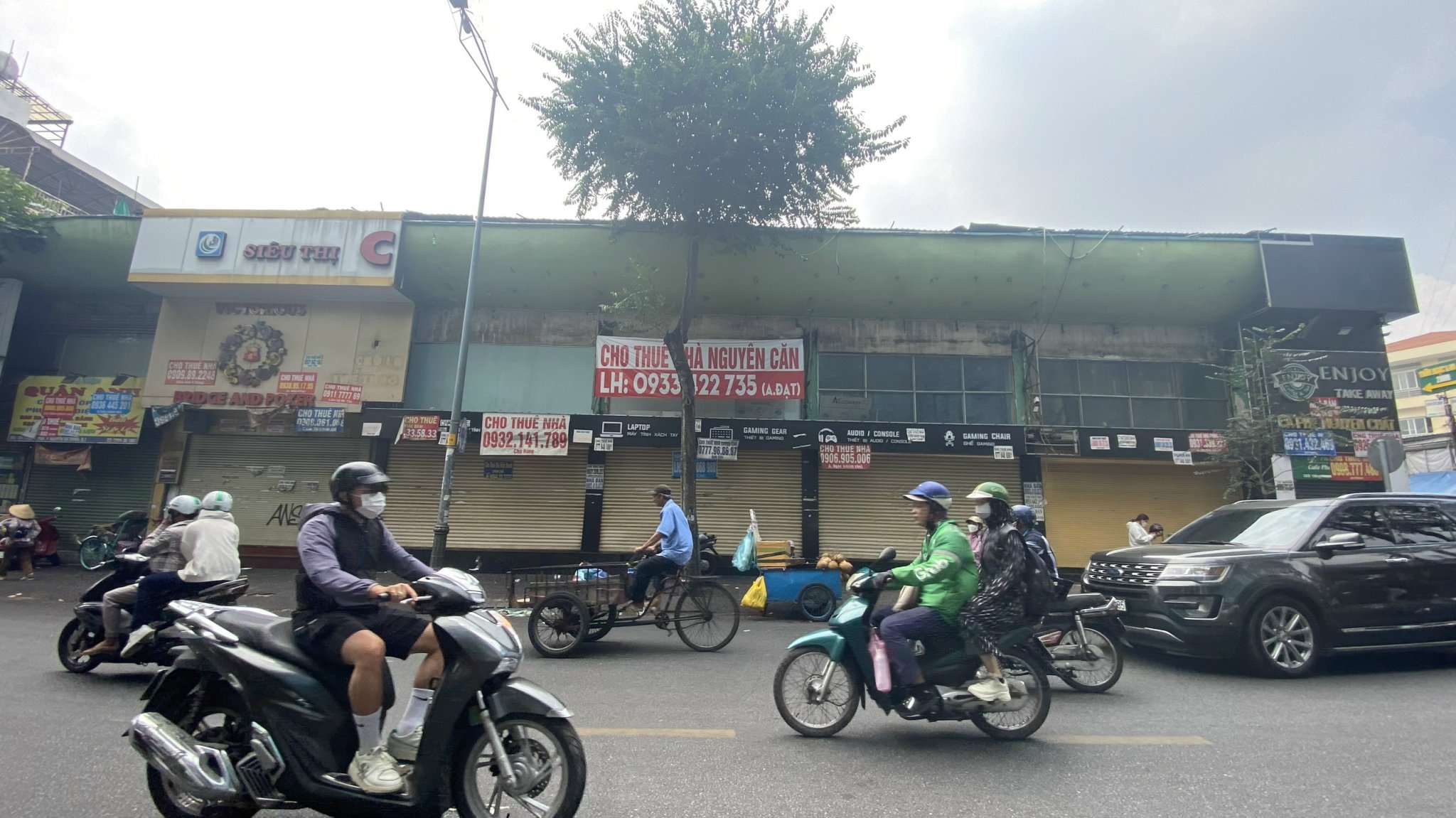 Cho Đất trống Cao Bá Quát, Phường Bến Nghé, Quận 1